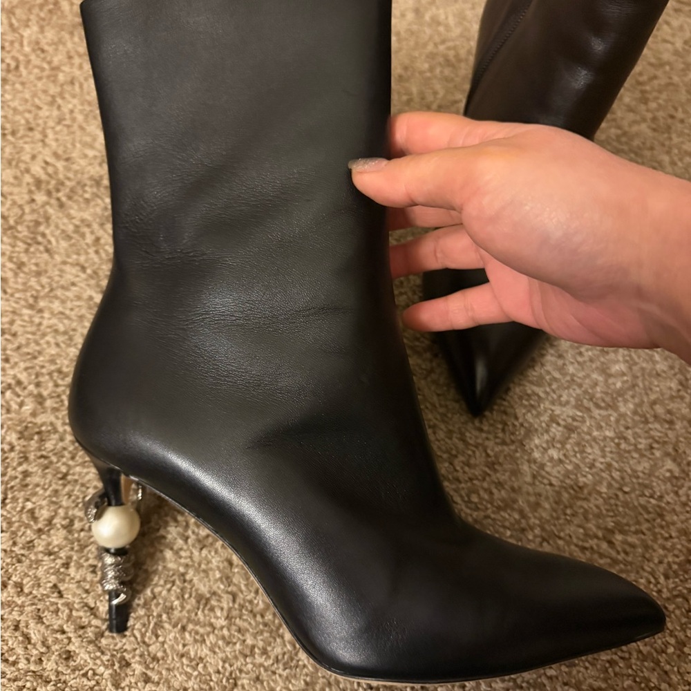 Elegant Black Leather Women's Boots